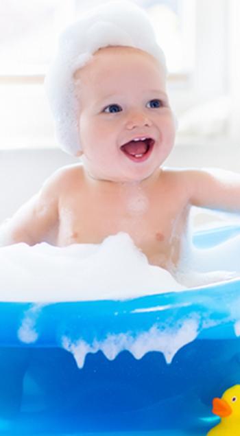 Je baby wassen en in bad doen_blog_2023_01